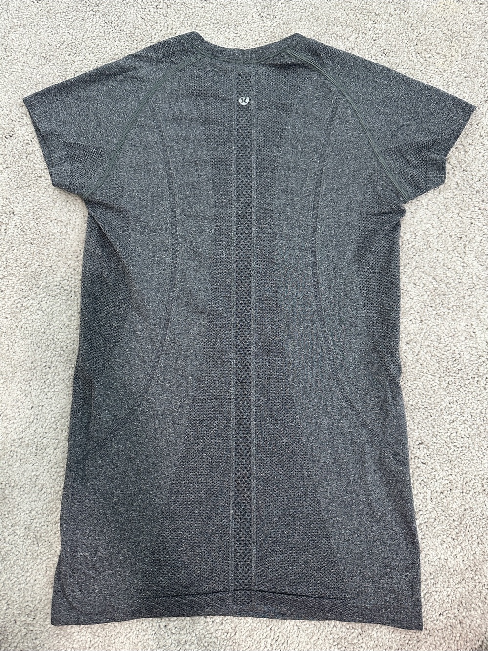 lululemon athletica Short Sleeve Heathered Charcoal Gray Tee